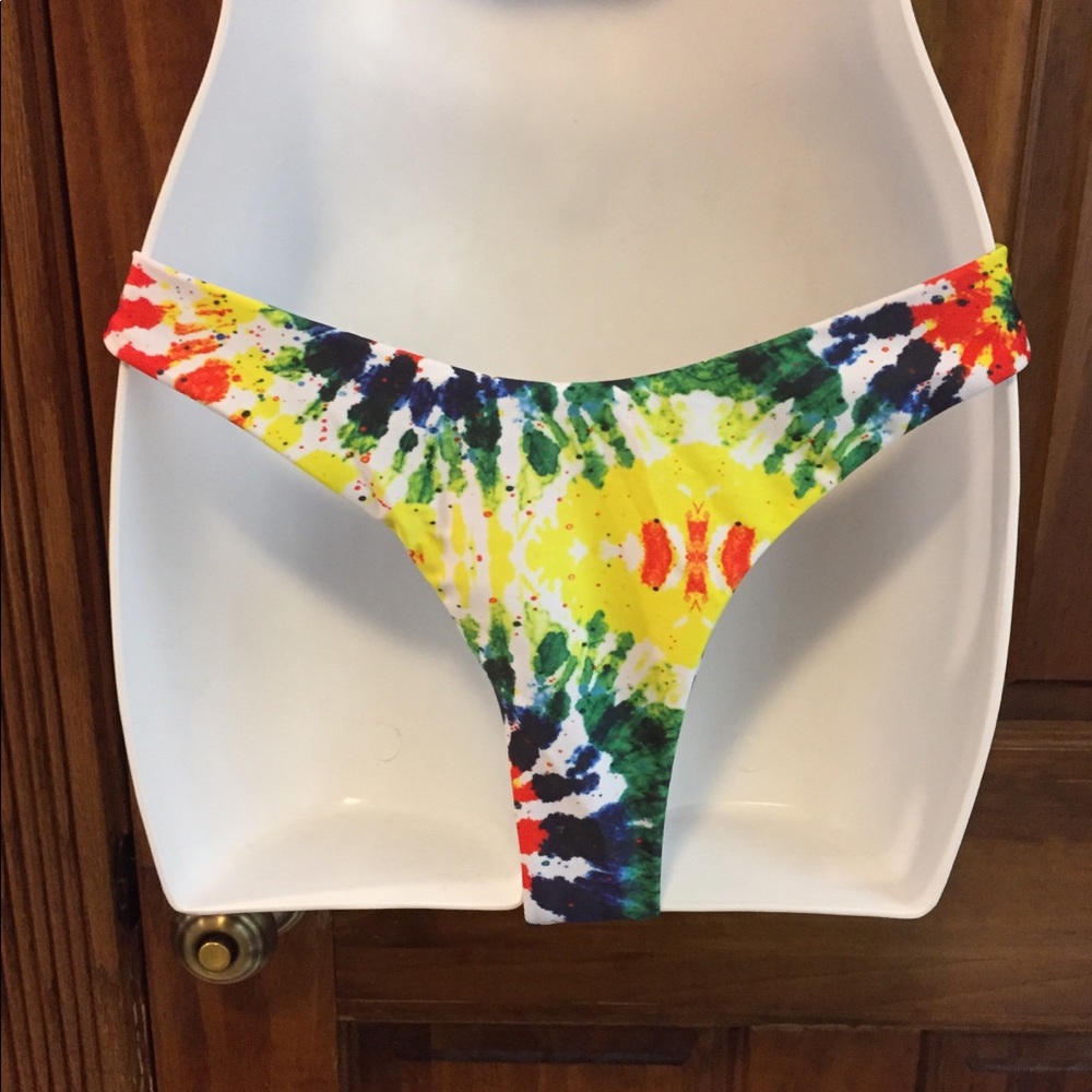 Bikini - Picture 3 of 4